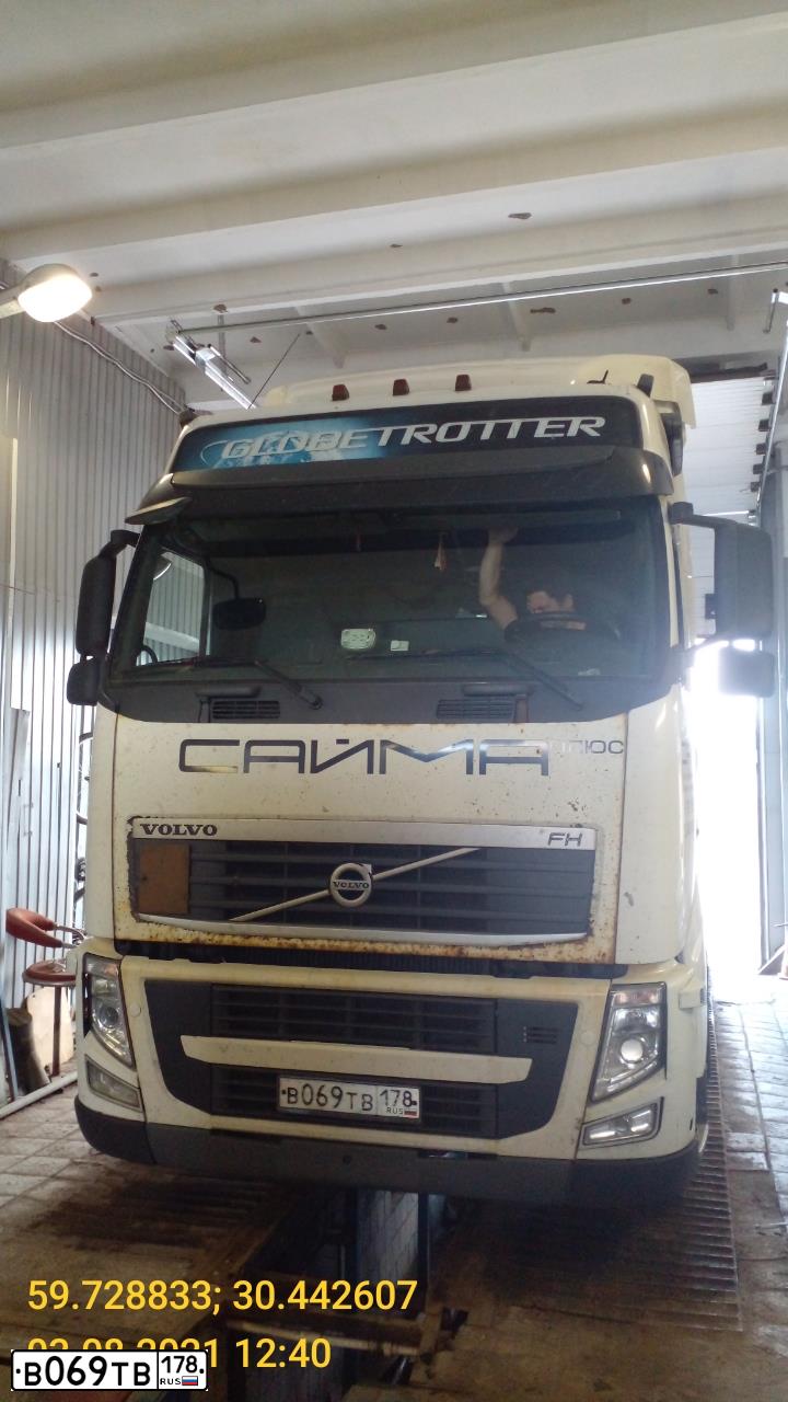 Фото автомобиля VOLVO SERIE FH /4X2/, 2014 — госномер В069ТВ178. Цвет: Белый