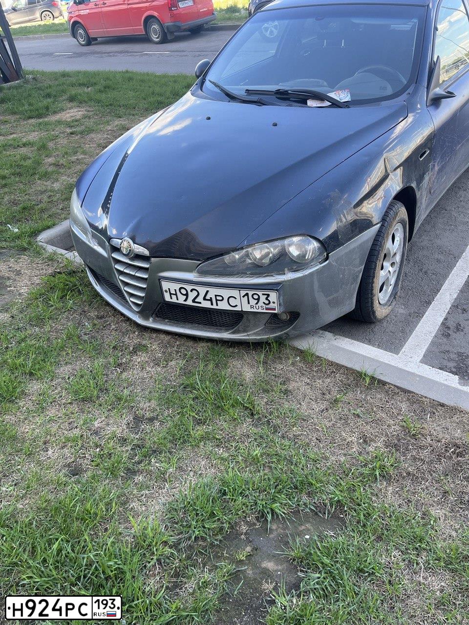 Фото автомобиля ALFAROMEO ALFA 147, 2006 — госномер Н924РС193. Цвет: Темно-синий