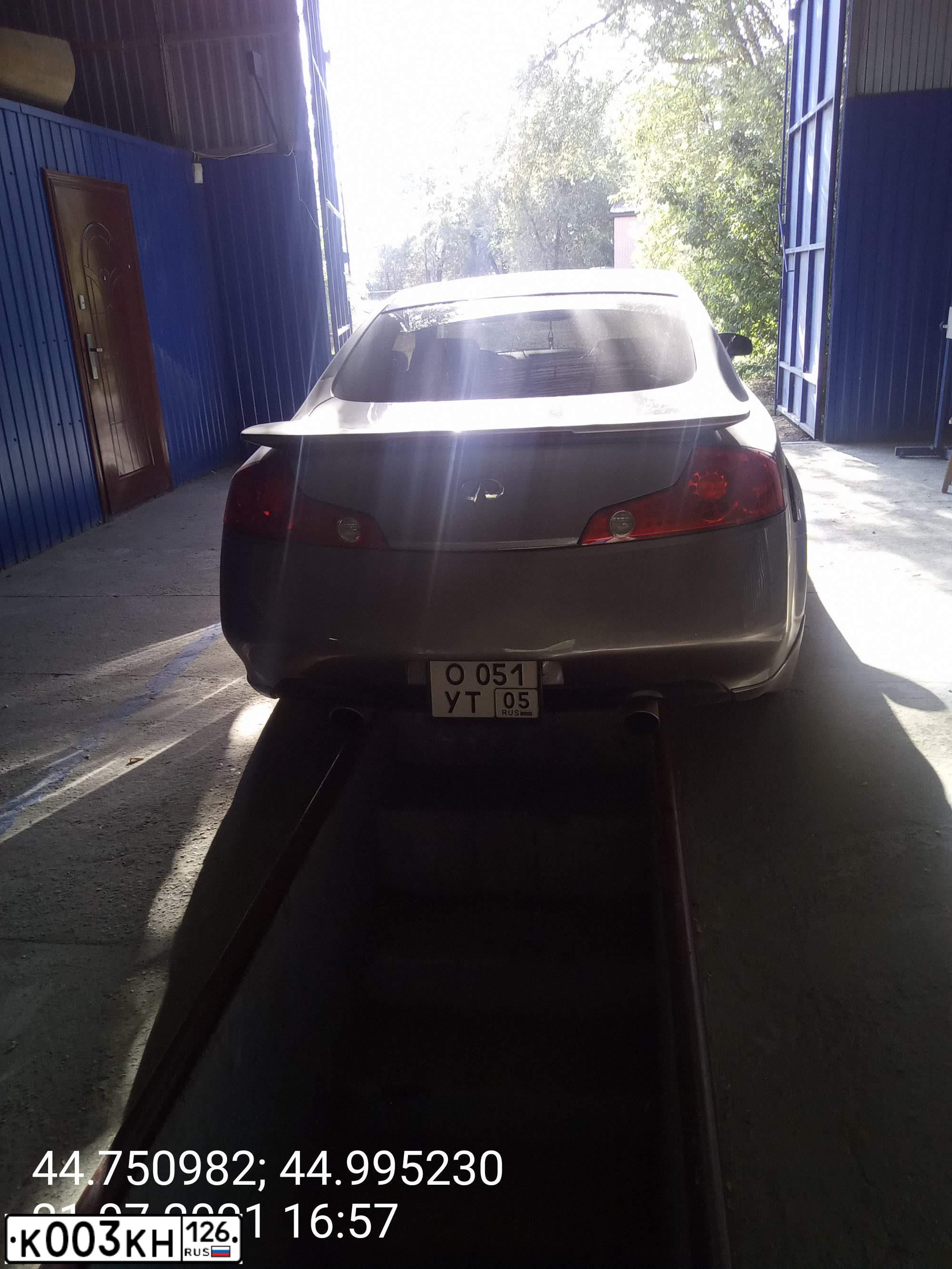Фото автомобиля INFINITI G, 2004 — госномер К003КН126. Цвет: СЕРЫЙ