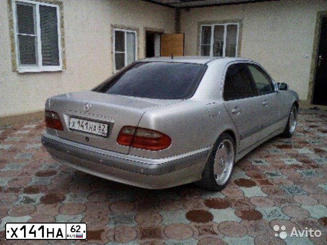 Фото автомобиля MERCEDES E-KLASSE, 2000 — госномер Н141ХР05. Цвет: БЕЛЫЙ (СЕРЕБРИСТЫЙ)
