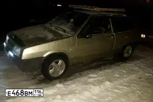 Фото автомобиля LADA 2108 SAMARA, 1990 — госномер Р811НУ77. Цвет: СЕРЕБРИСТО - БЕЖЕВЫЙ