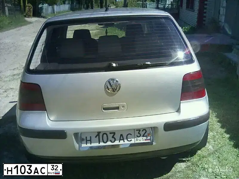 Фото автомобиля VOLKSWAGEN GOLF, 1998 — госномер Р358РВ40. Цвет: БЕЛЫЙ СЕРЕБРИСТЫЙ