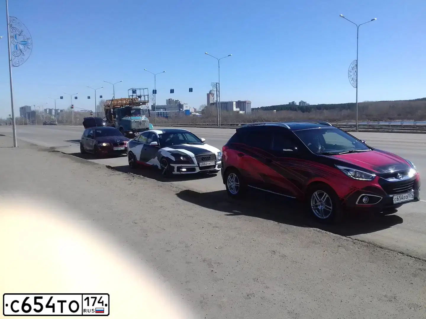 Фото автомобиля HYUNDAI IX35, 2015 — госномер С654ТО174. Цвет: ЧЕРНО-ОРАНЖЕВЫЙ