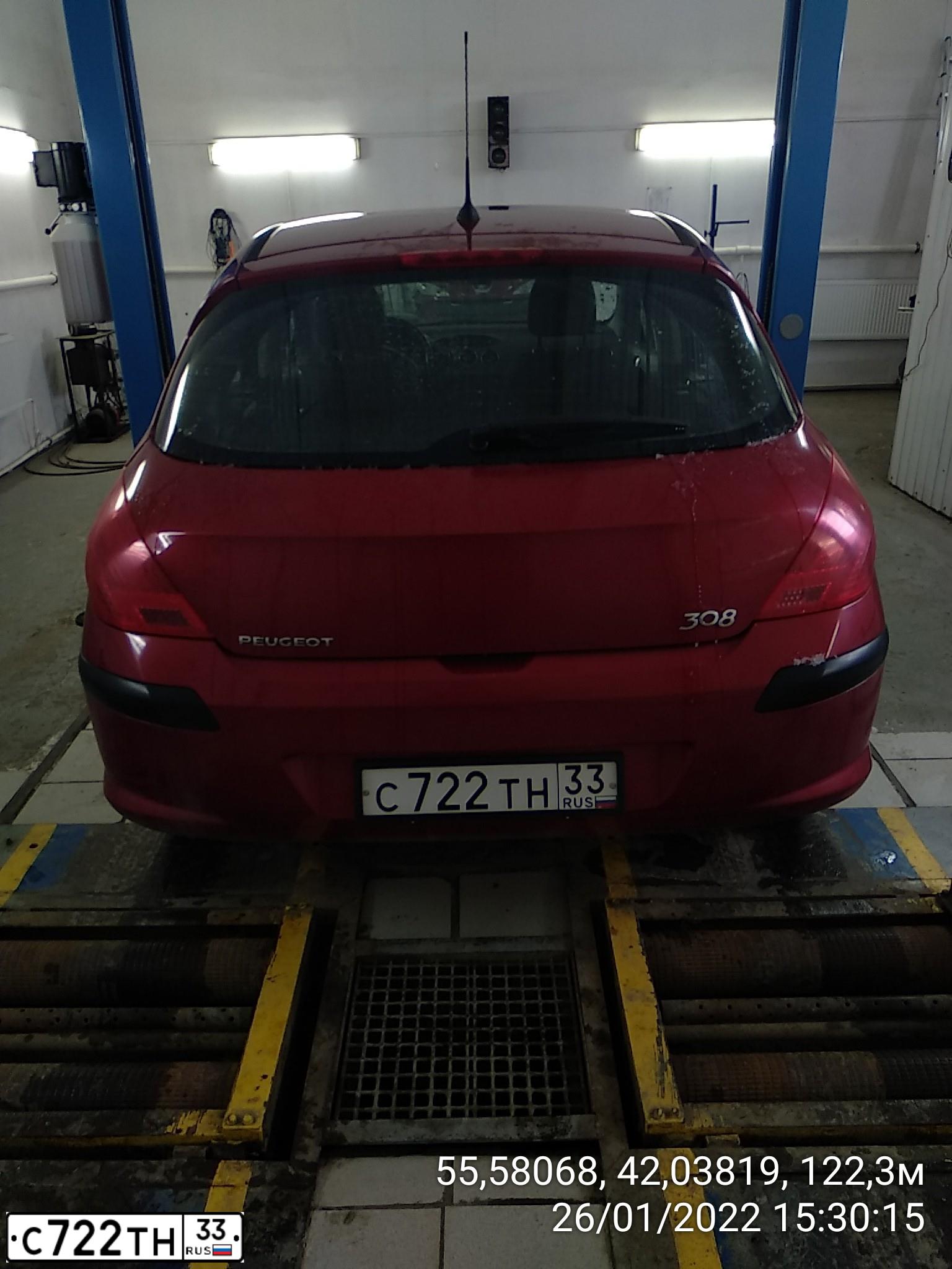 Фото автомобиля PEUGEOT 308, 2008 — госномер С722ТН33. Цвет: Красный