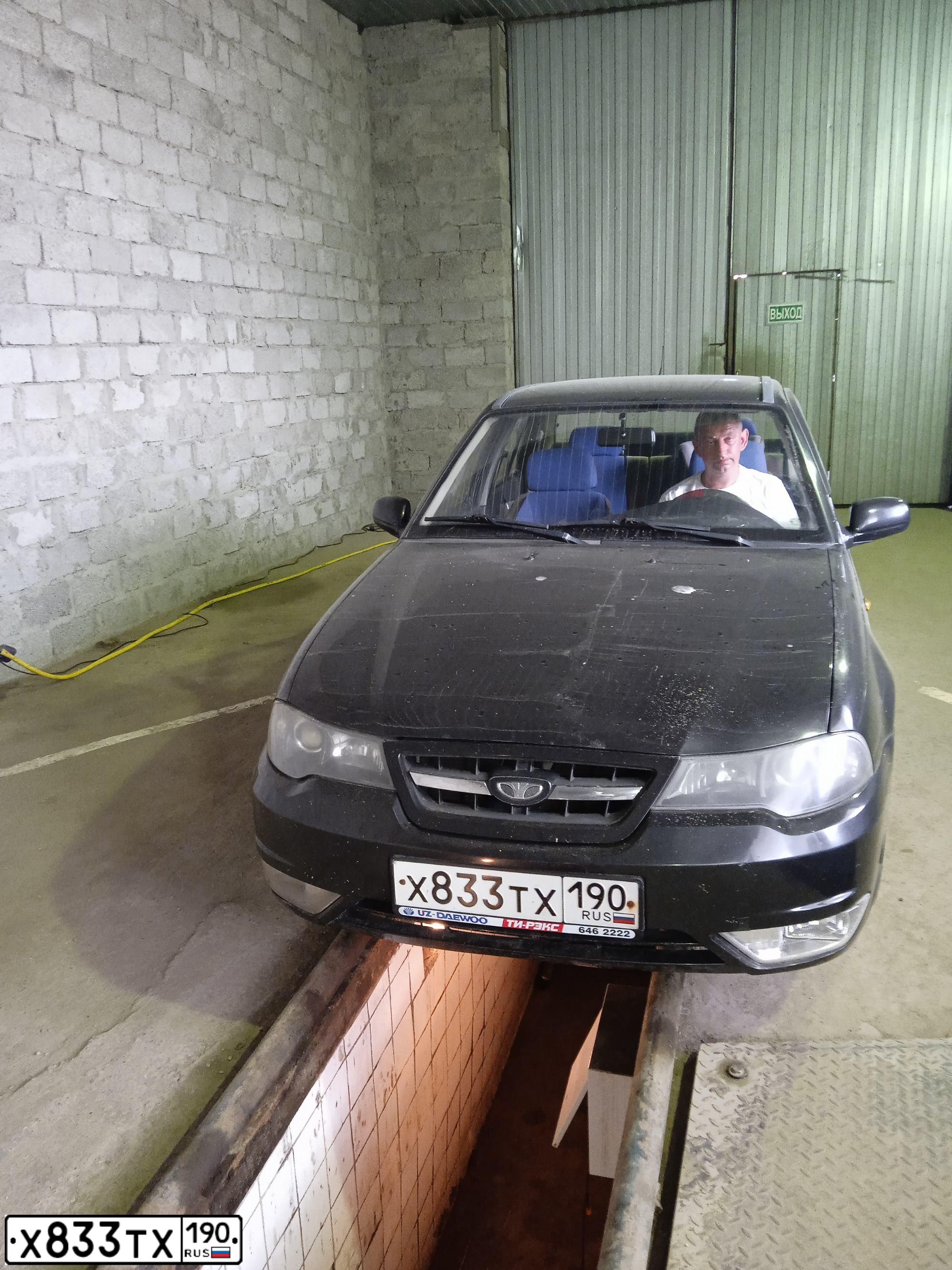 Фото автомобиля DAEWOO NEXIA, 2012 — госномер Х833ТХ190. Цвет: ЧЕРНЫЙ БЛЕДНЫЙ