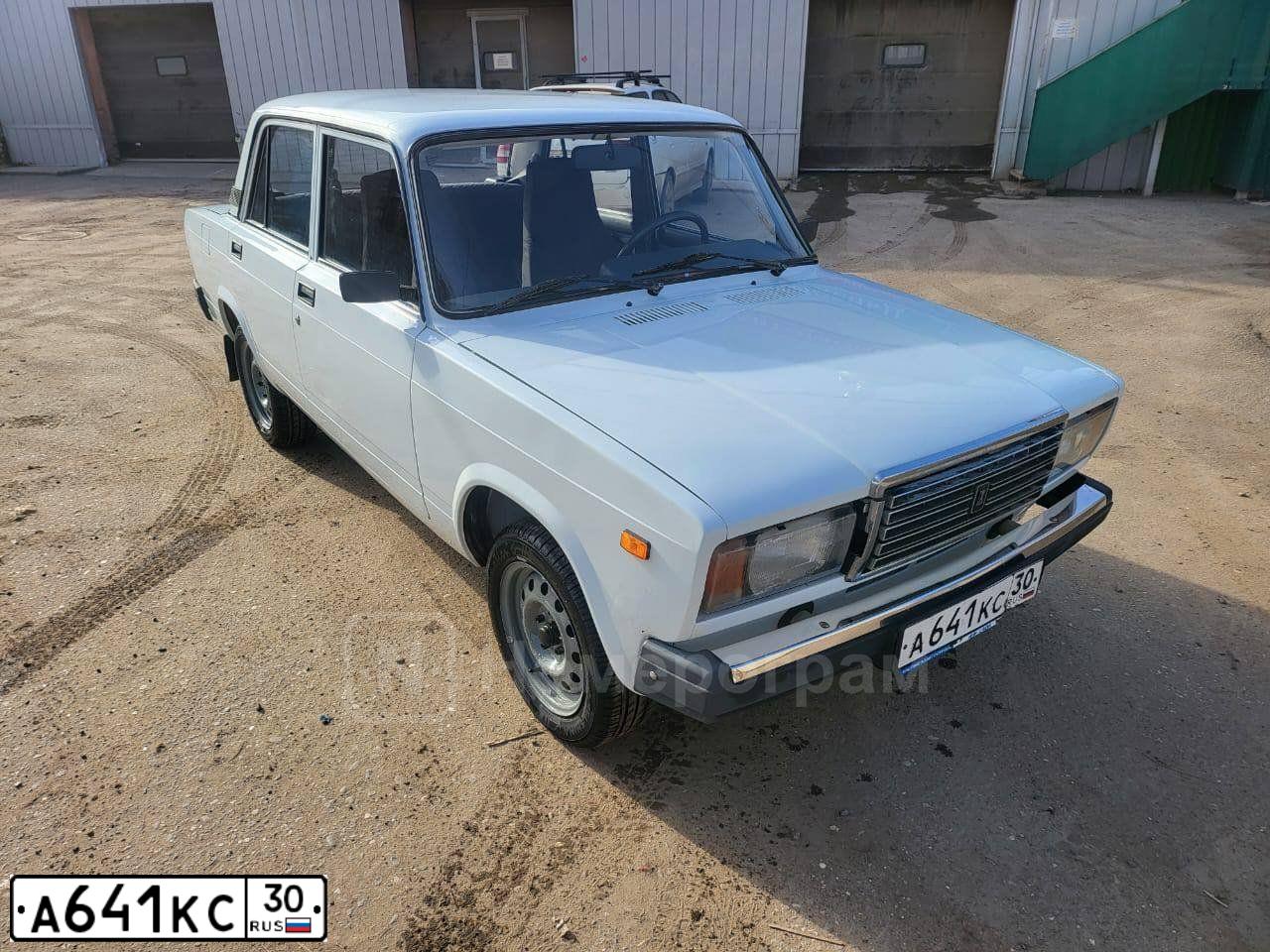 Фото автомобиля LADA 2107, 2012 — госномер Р122ОО30. Цвет: ЯРКО-БЕЛЫЙ