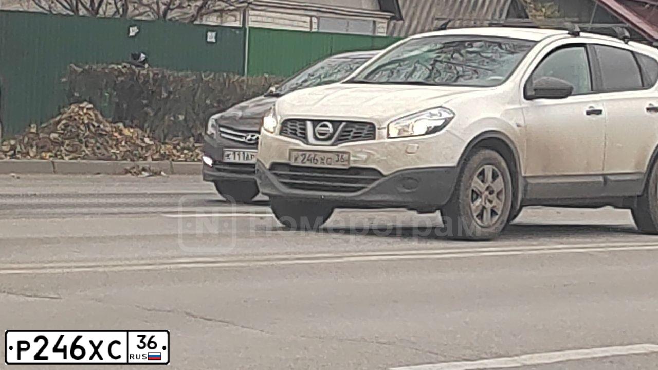 Фото автомобиля HYUNDAI SOLARIS, 2014 — госномер Р246ХС36. Цвет: ТЕМНО-СЕРЫЙ