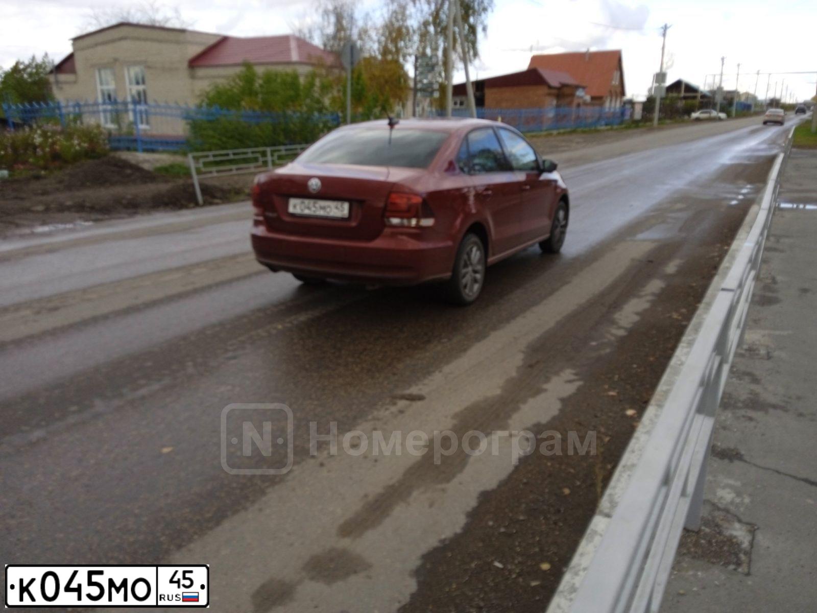 Фото автомобиля VOLKSWAGEN POLO, 2019 — госномер К045МО45. Цвет: ВИШНЕВЫЙ