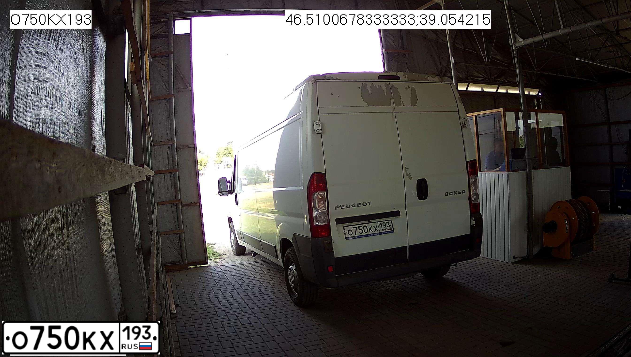 Фото автомобиля PEUGEOT BOXER, 2008 — госномер Х717ТХ123. Цвет: Белый