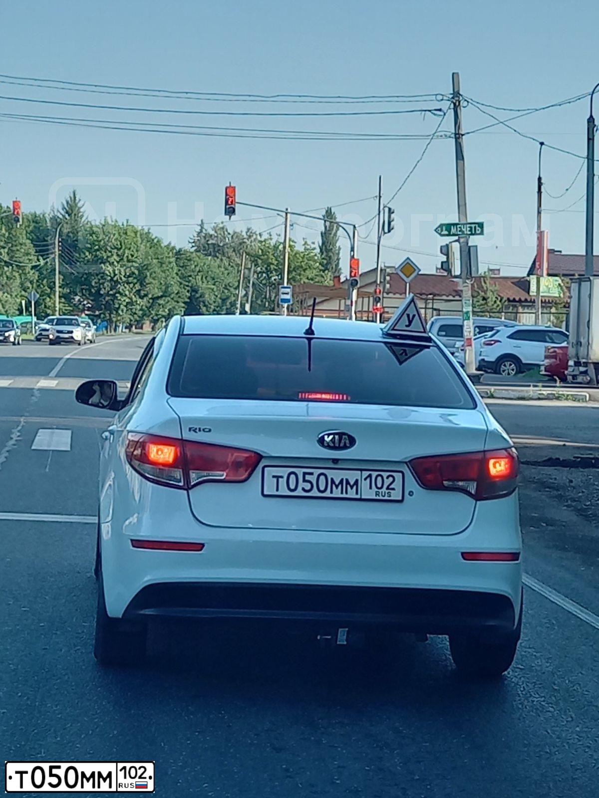 Фото автомобиля KIA RIO, 2016 — госномер Н219АР702. Цвет: Белый
