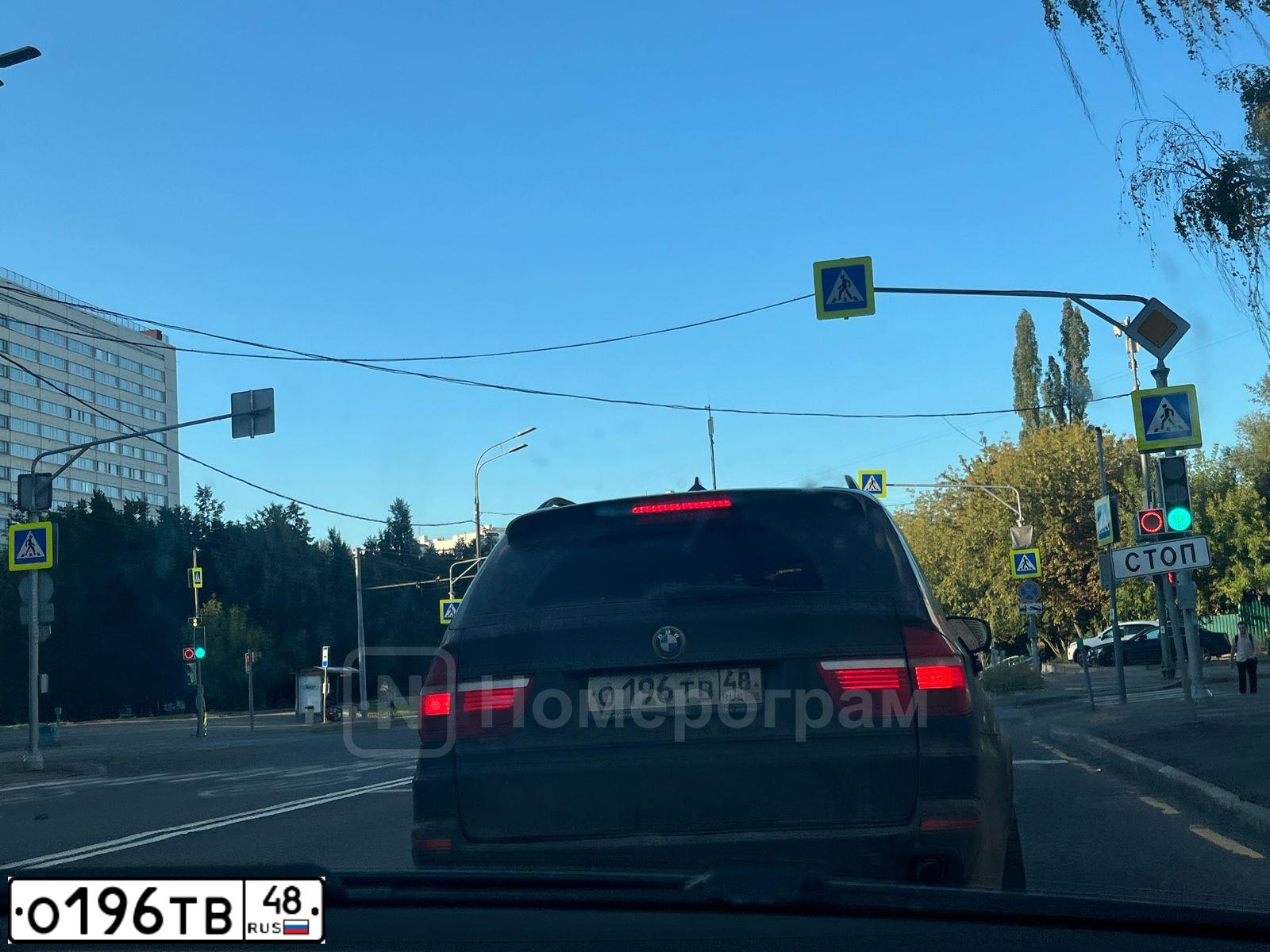Фото автомобиля BMW X5, 2010 — госномер О196ТВ48. Цвет: ЧЕРНЫЙ