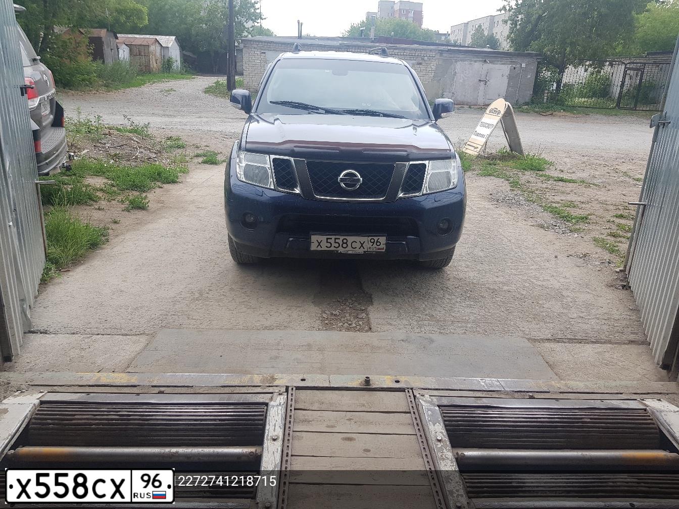 Фото автомобиля NISSAN PATHFINDER, 2012 — госномер Х558СХ96. Цвет: ТЕМНО-СИНИЙ