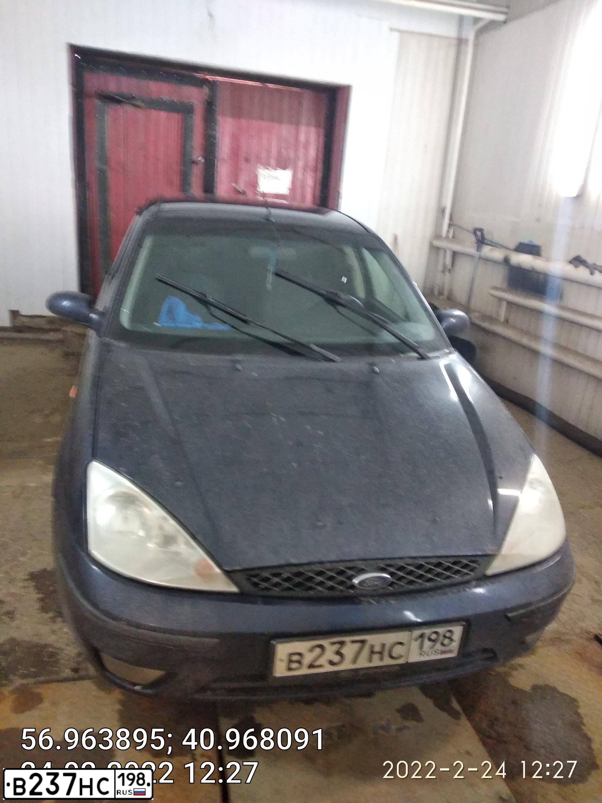 Фото автомобиля FORD FOCUS, 2004 — госномер В237НС198. Цвет: Темно-синий