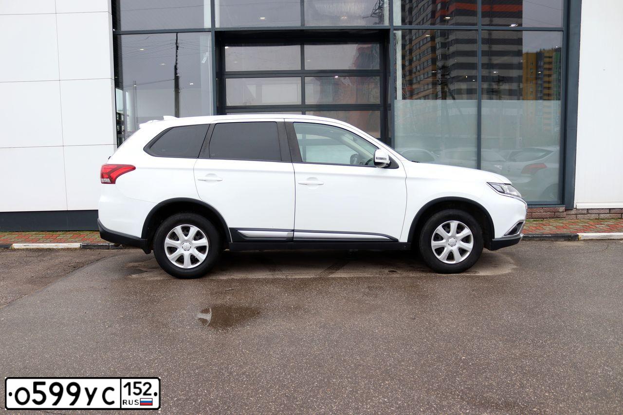 Фото автомобиля MITSUBISHI OUTLANDER, 2017 — госномер О599УС152. Цвет: БЕЛЫЙ