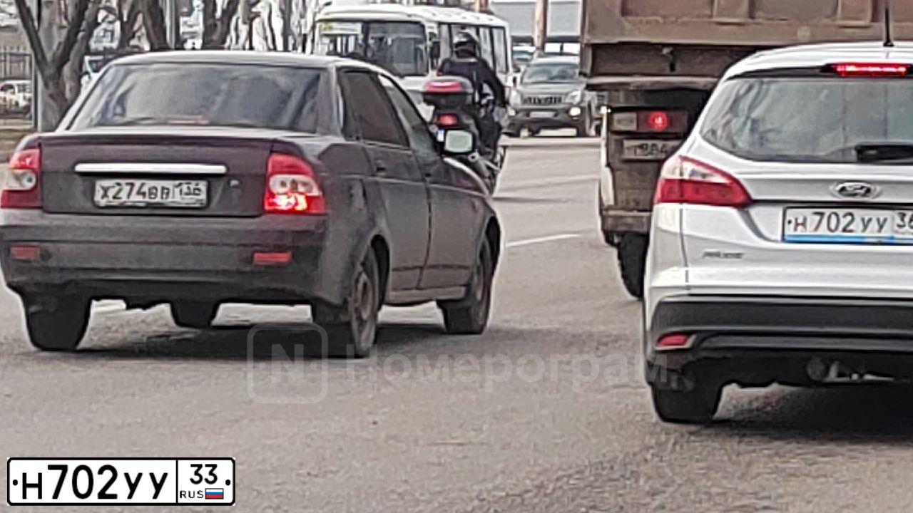 Фото автомобиля VOLKSWAGEN PASSAT, 2000 — госномер С334ВР53. Цвет: СЕРЕБРИСТЫЙ
