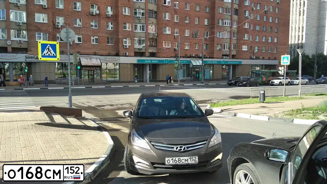 Фото автомобиля HYUNDAI SOLARIS, 2016 — госномер О168СМ152. Цвет: КОРИЧНЕВЫЙ