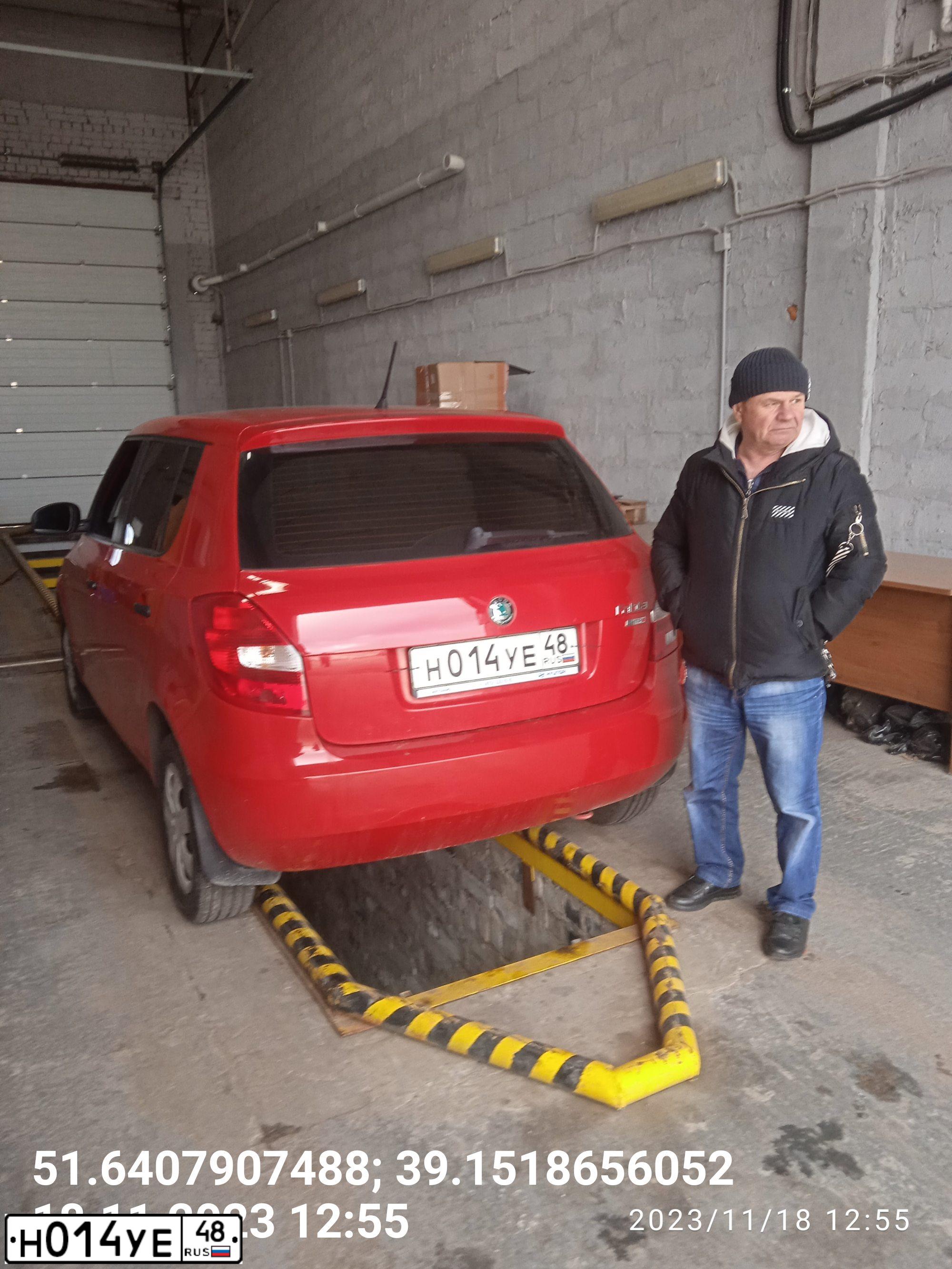 Фото автомобиля SKODA FABIA, 2012 — госномер О322МЕ136. Цвет: КРАСНЫЙ