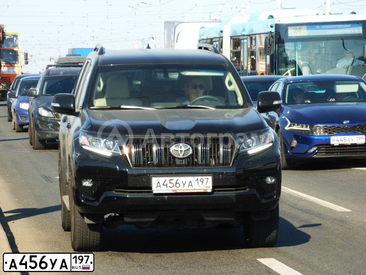 Фото автомобиля TOYOTA HIGHLANDER, 2012 — госномер А456УА197. Цвет: Белый