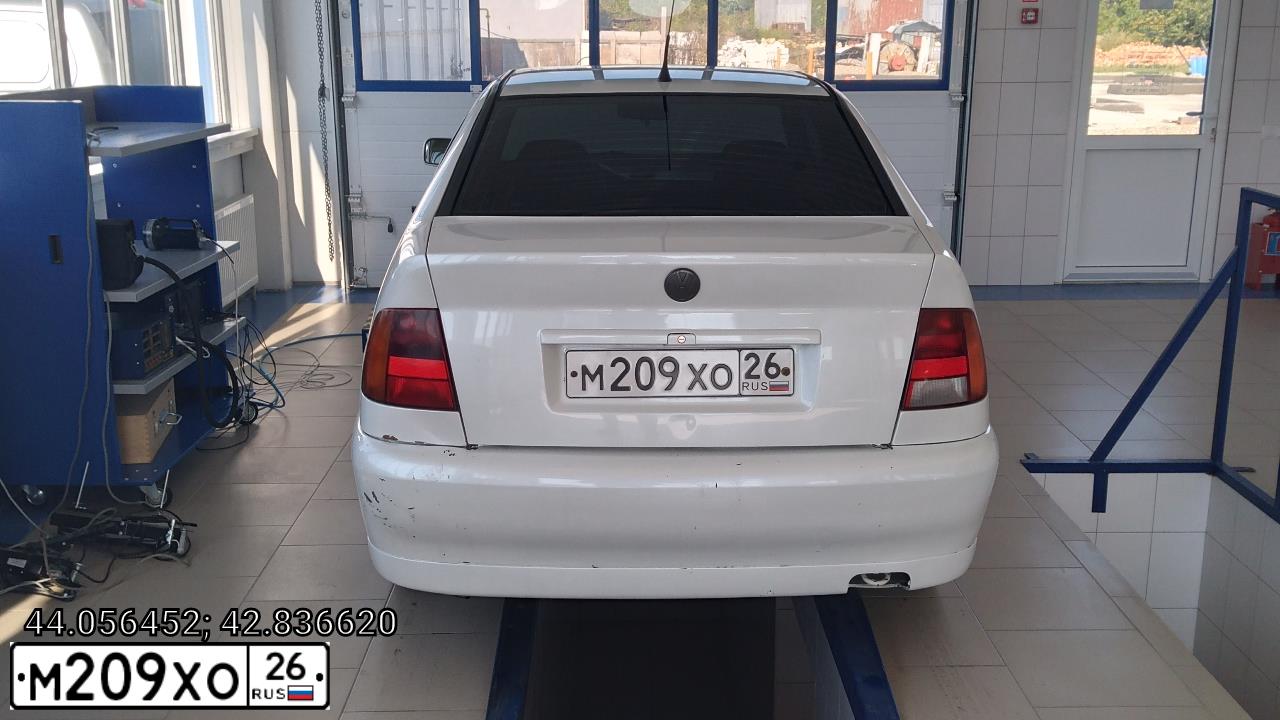 Фото автомобиля VOLKSWAGEN POLO, 1997 — госномер М209ХО26. Цвет: БЕЛЫЙ