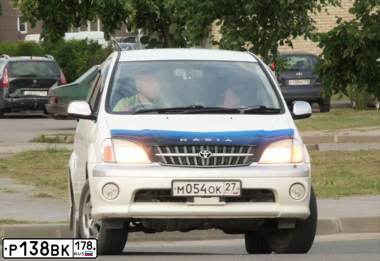 Фото автомобиля LADA 2192 KALINA, 2013 — госномер Р138ВК178. Цвет: синий