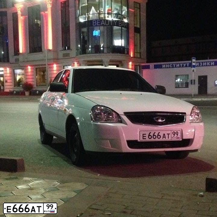 Фото автомобиля LADA 2110, 1998 — госномер Е666АТ99. Цвет: СЕРЕБРИСТЫЙ ЯРКО-СИНИЙ