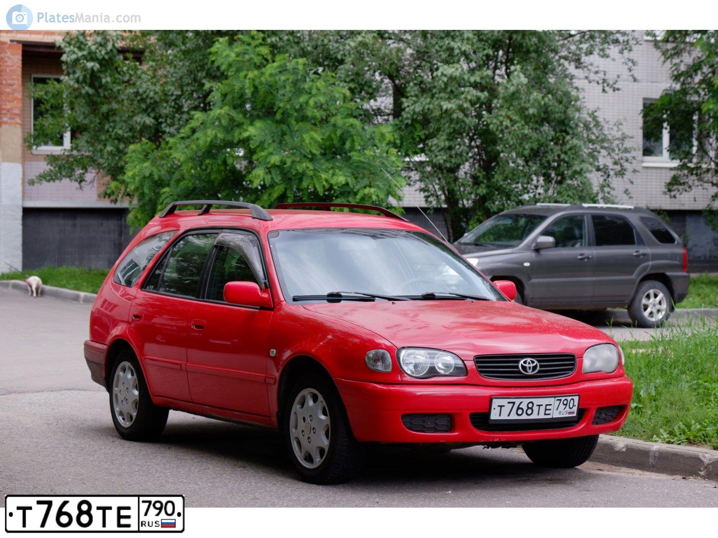 Фото автомобиля TOYOTA COROLLA, 2000 — госномер Т768ТЕ790. Цвет: КРАСНЫЙ
