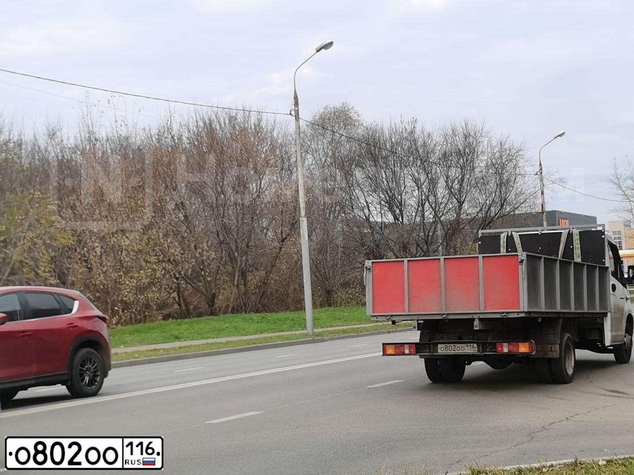Фото автомобиля PORSCHE CAYENNE, 2011 — госномер О802ОО116. Цвет: Серебристый