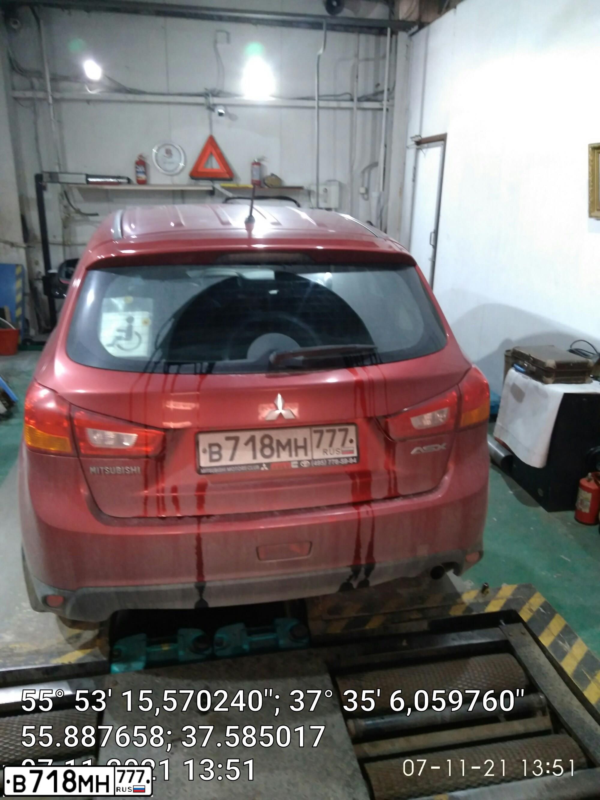 Фото автомобиля MITSUBISHI ASX, 2014 — госномер В718МН777. Цвет: КРАСНЫЙ