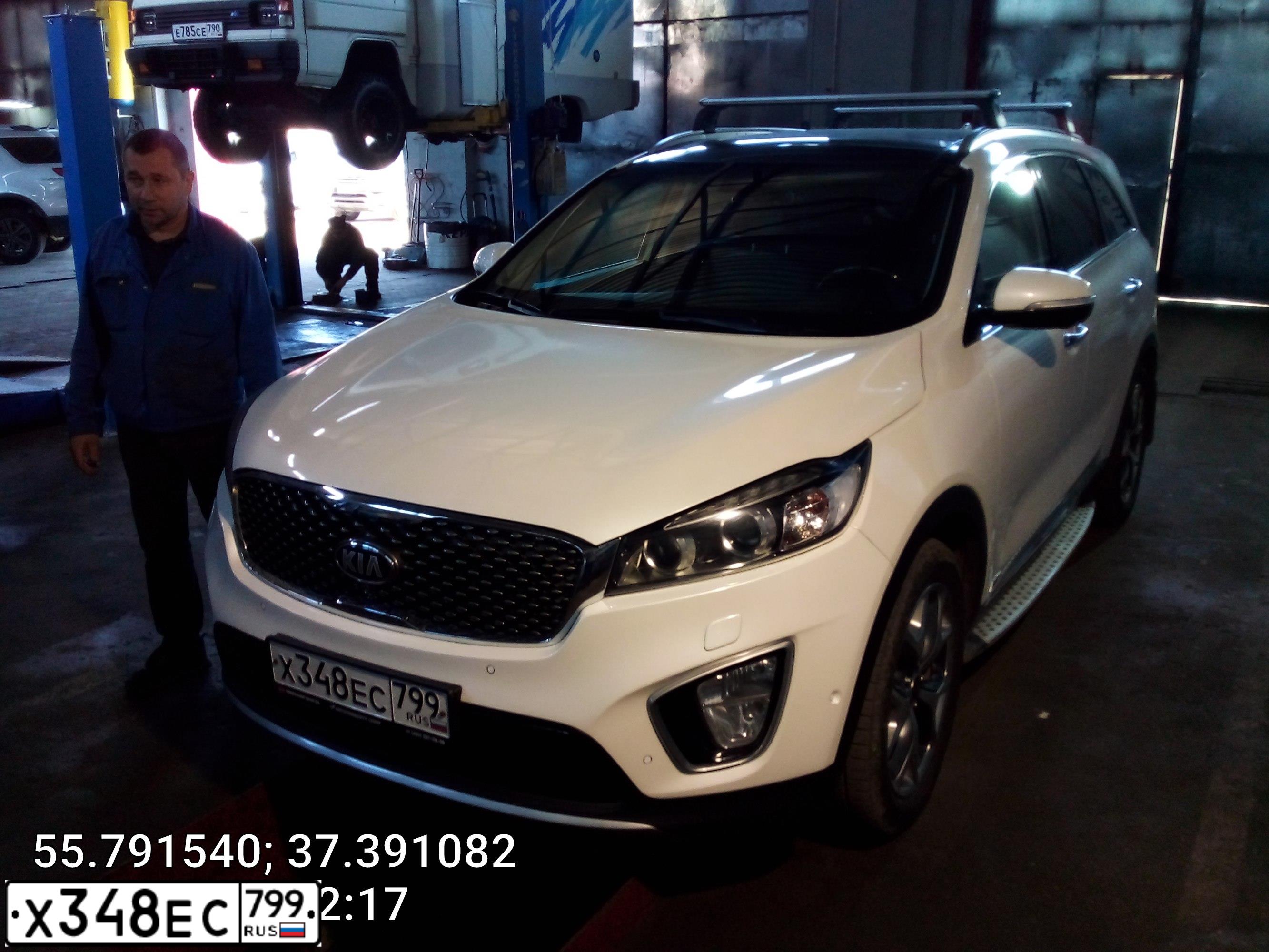Фото автомобиля KIA SORENTO, 2017 — госномер Х348ЕС799. Цвет: Белый