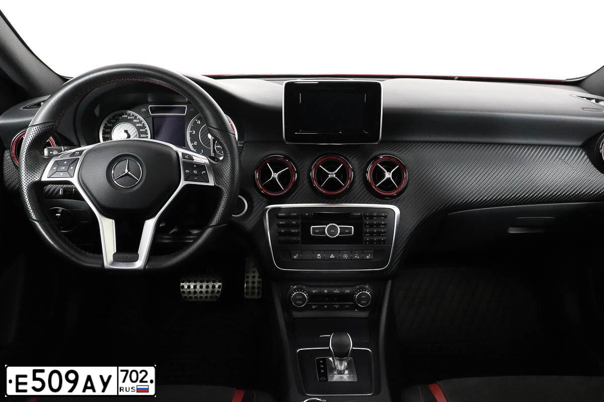 Фото автомобиля МЕРСЕДЕС-БЕНЦ A45 AMG 4MATIC, 2015 — госномер К462ВР323. Цвет: Красный