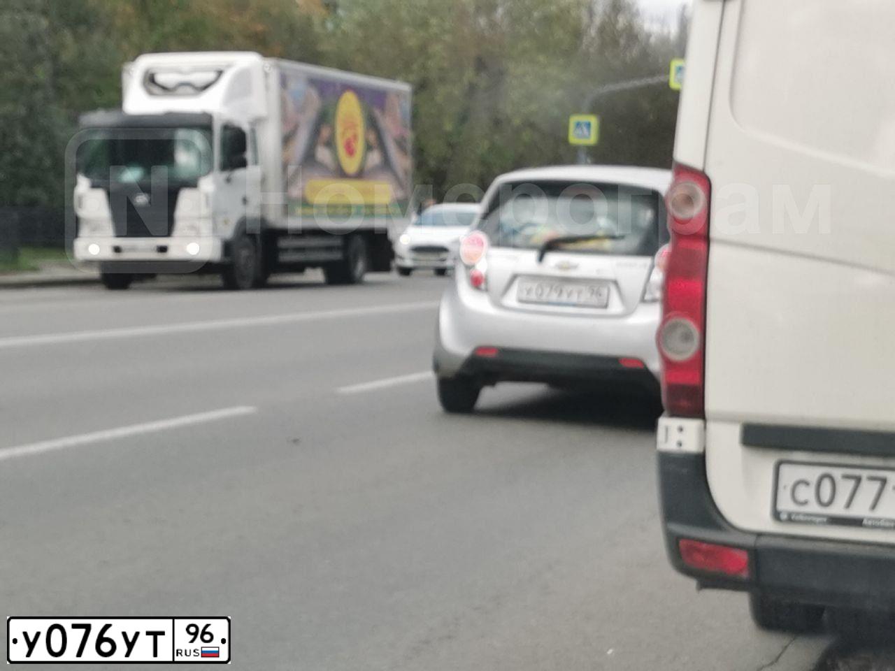 Фото автомобиля MERCEDES-BENZ 500, 2012 — госномер Х063ОО05