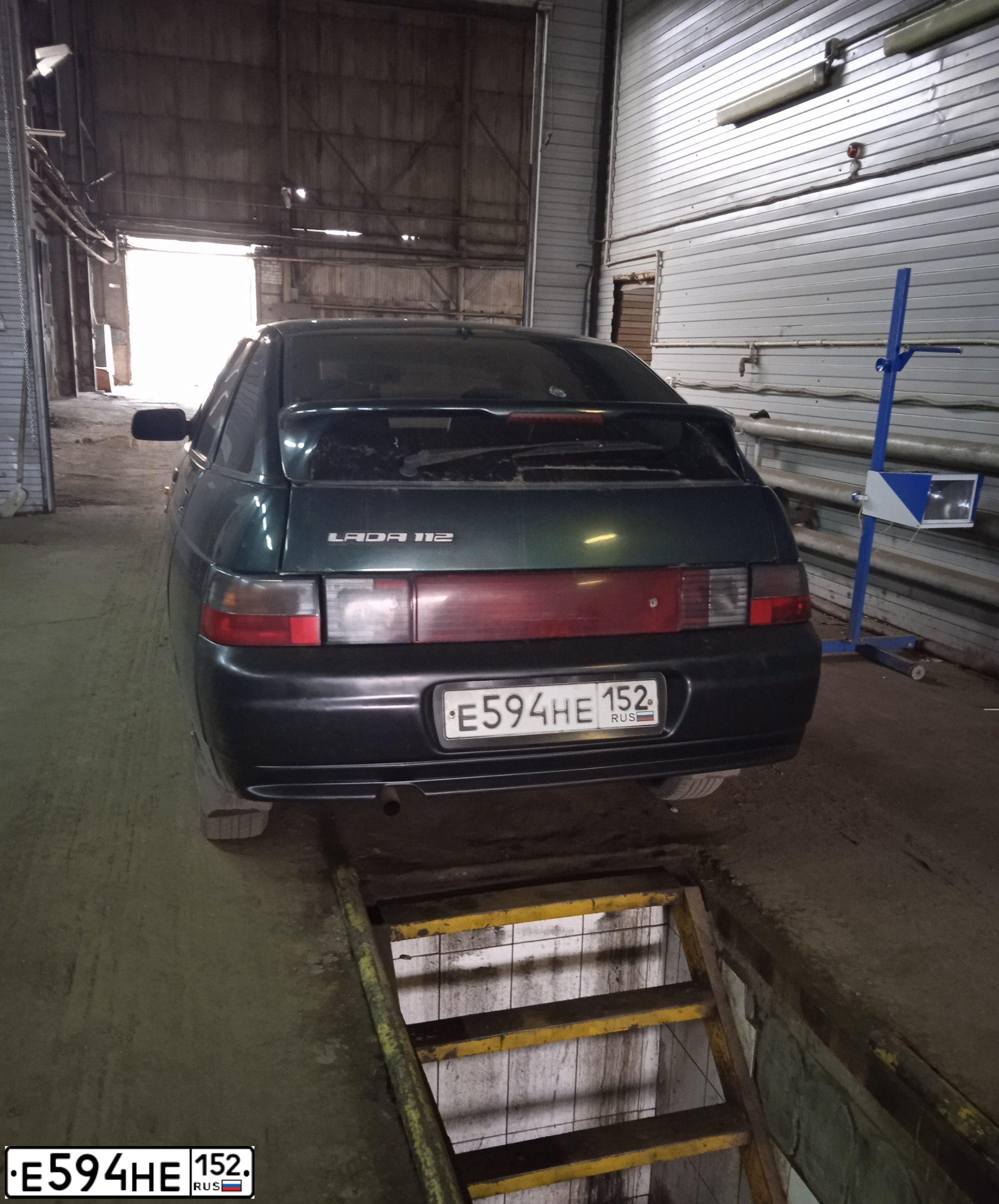 Фото автомобиля LADA 2112, 2002 — госномер Е594НЕ152. Цвет: ТЕМНО-ЗЕЛЕНЫЙ