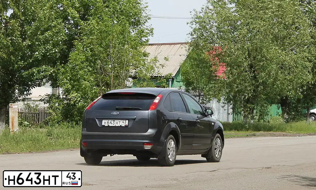 Фото автомобиля FORD FOCUS, 2006 — госномер Х928УТ16. Цвет: ТЕМНО-СЕРЫЙ