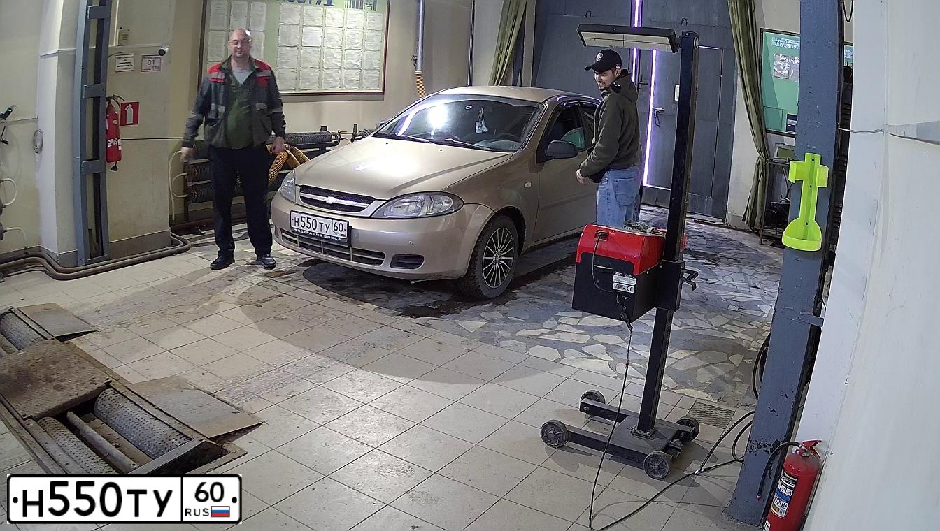 Фото автомобиля CHEVROLET LACETTI, 2006 — госномер Н550ТУ60. Цвет: БЕЖЕВЫЙ