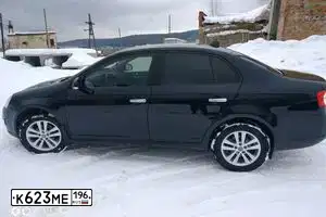 Фото автомобиля VOLKSWAGEN JETTA, 2010 — госномер Н107ХР74. Цвет: ЧЕРНЫЙ
