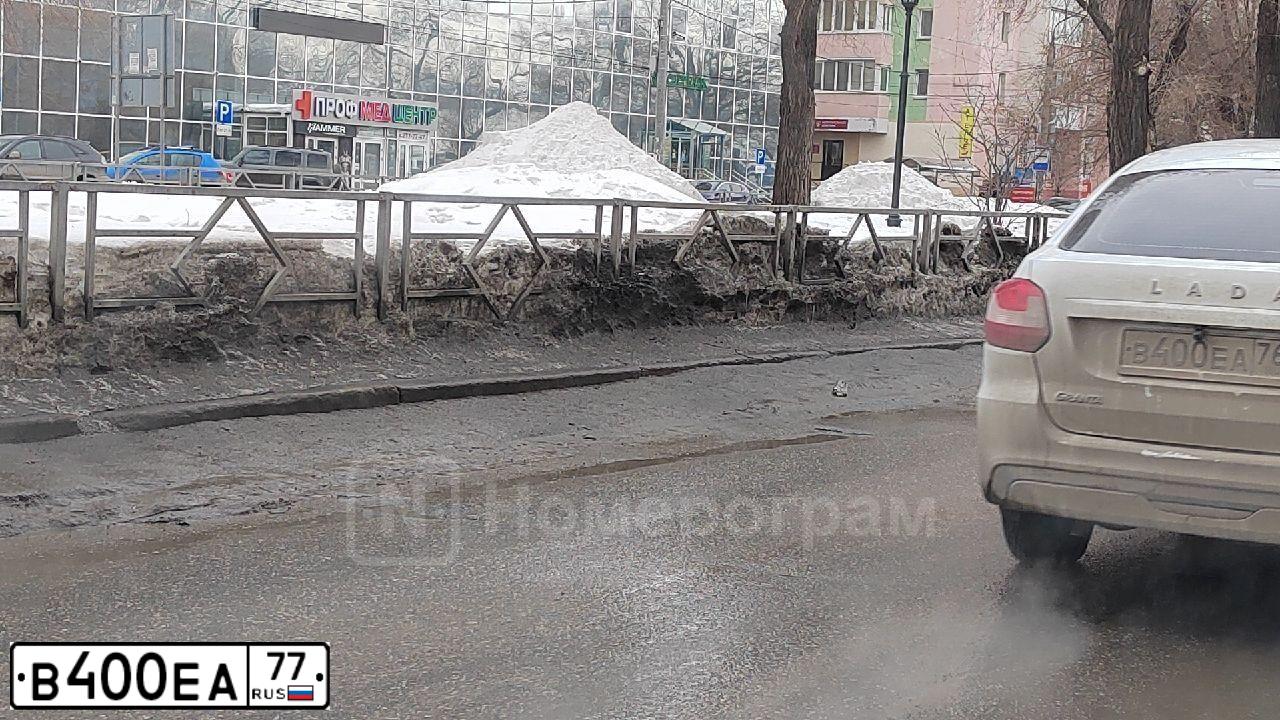 Фото автомобиля PEUGEOT 605, 1993 — госномер В400ЕА77. Цвет: ЧЕРНЫЙ