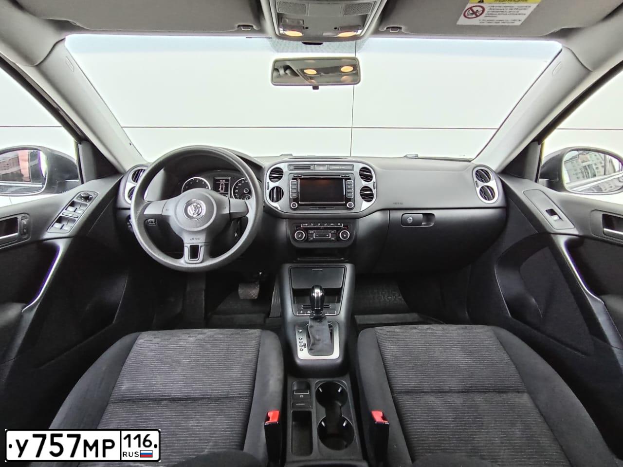 Фото автомобиля VOLKSWAGEN TIGUAN, 2014 — госномер Е789ОК716. Цвет: Серый