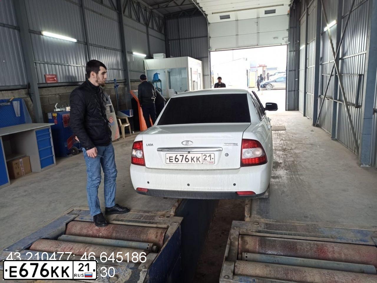 Фото автомобиля LADA 2170 PRIORA, 2014 — госномер Е676КК21. Цвет: Белый