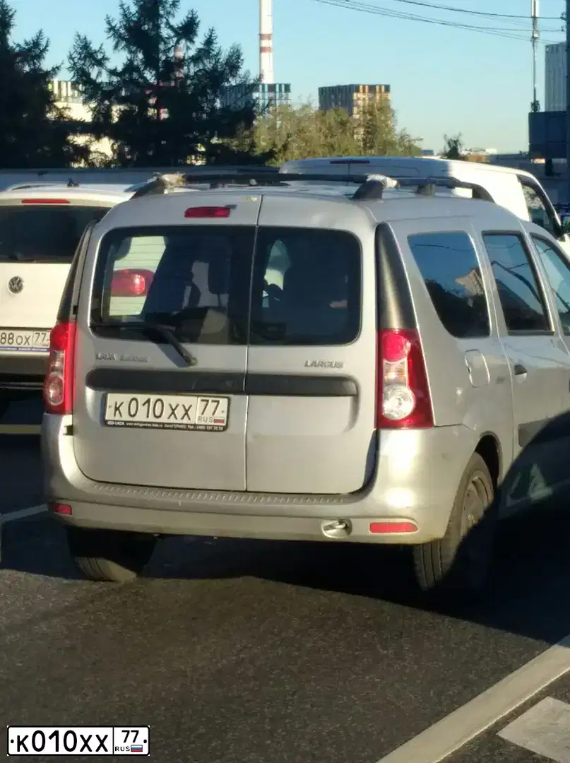 Фото автомобиля LADA LARGUS, 2014 — госномер К010ХХ77. Цвет: СЕРЫЙ СВЕТЛЫЙ