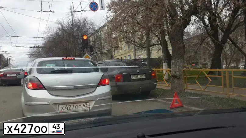 Фото автомобиля OPEL ASTRA, 2006 — госномер Т259МР05. Цвет: СЕРЕБРИСТЫЙ