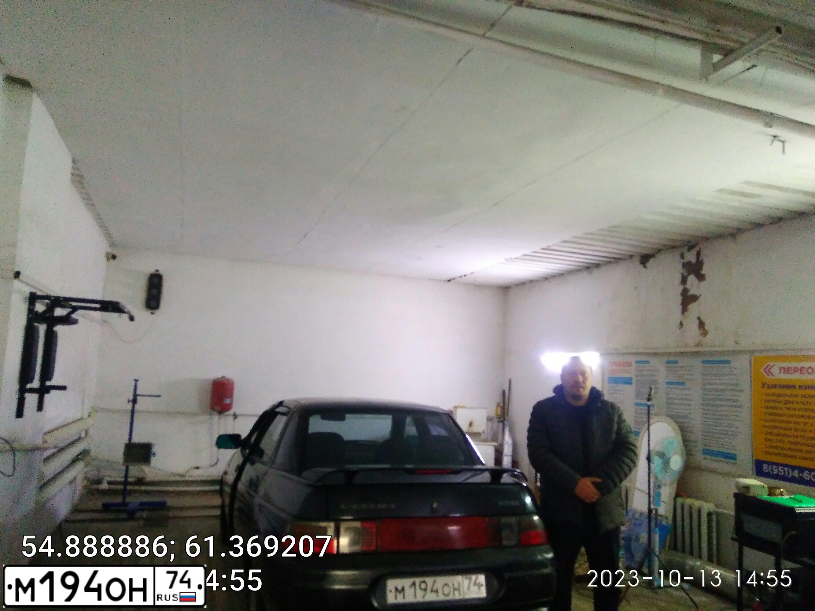 Фото автомобиля LADA 2110, 2004 — госномер В575КЕ774