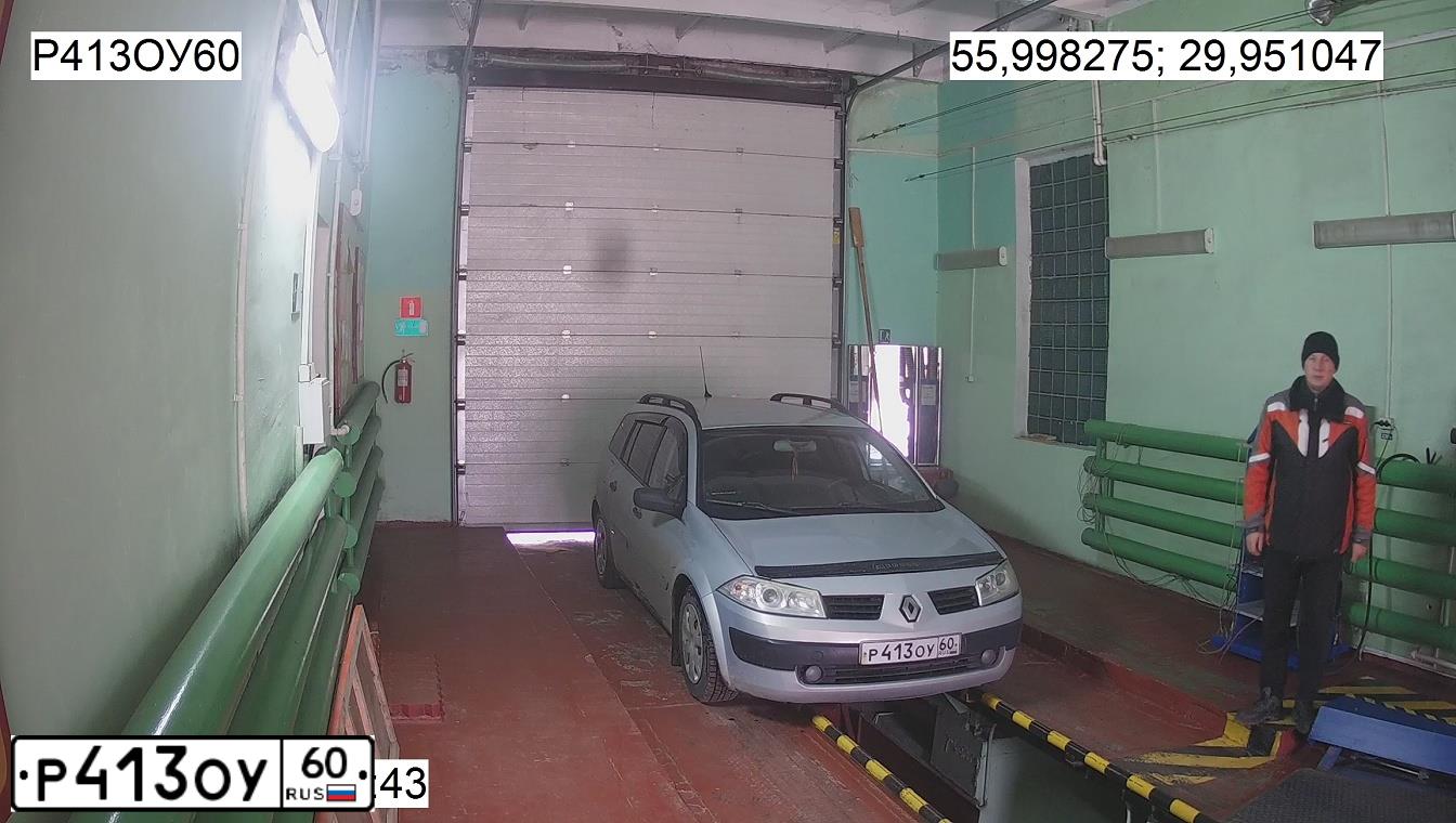 Фото автомобиля RENAULT MEGANE, 2004 — госномер Р413ОУ60. Цвет: Серебристый
