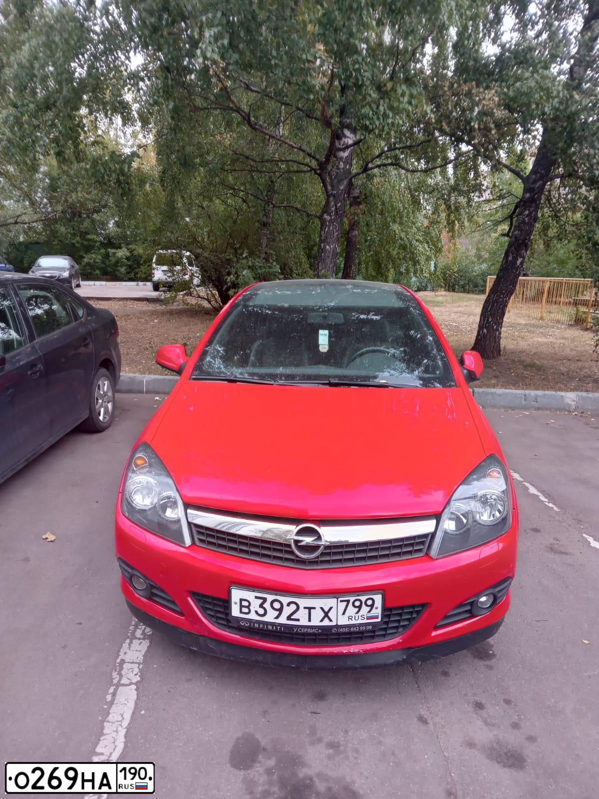 Фото автомобиля OPEL ASTRA, 2010 — госномер У834ОН790. Цвет: КРАСНЫЙ