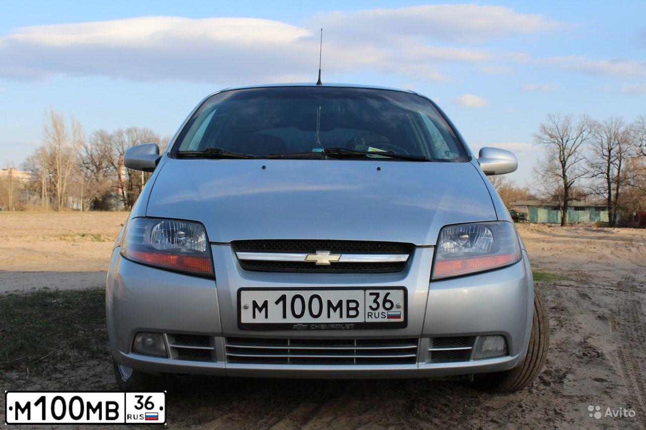 Фото автомобиля CHEVROLET AVEO, 2006 — госномер М100МВ36. Цвет: Серебристый