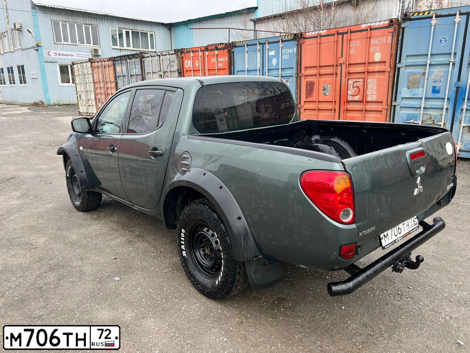 Фото автомобиля MITSUBISHI L 200, 2010 — госномер М706ТН72. Цвет: ЗЕЛЕНЫЙ
