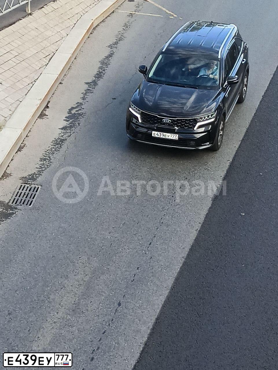 Фото автомобиля KIA SORENTO, 2014 — госномер В049ЕР797. Цвет: ЧЕРНЫЙ