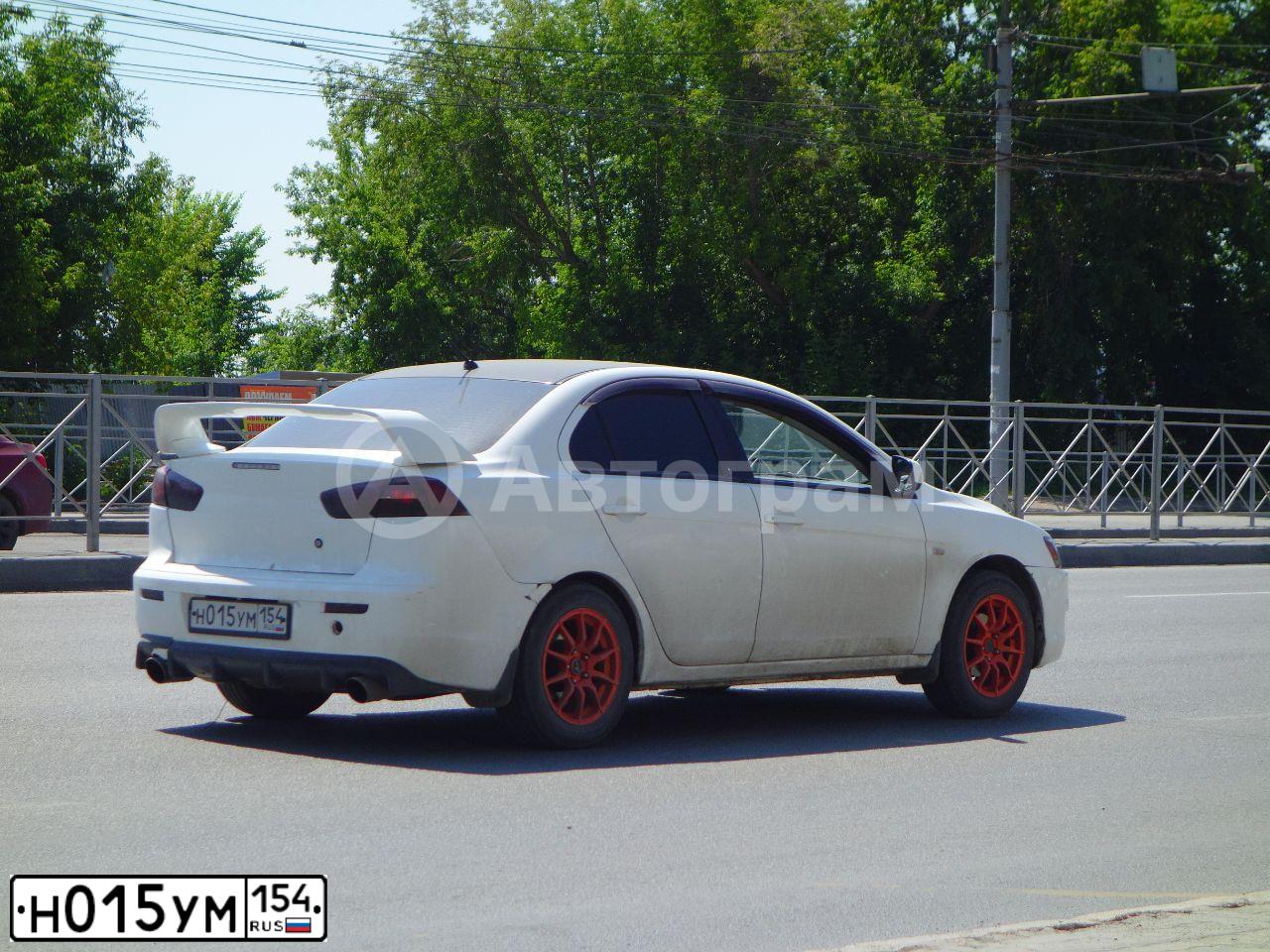 Фото автомобиля MITSUBISHI LANCER, 2008 — госномер Н015УМ154. Цвет: Белый