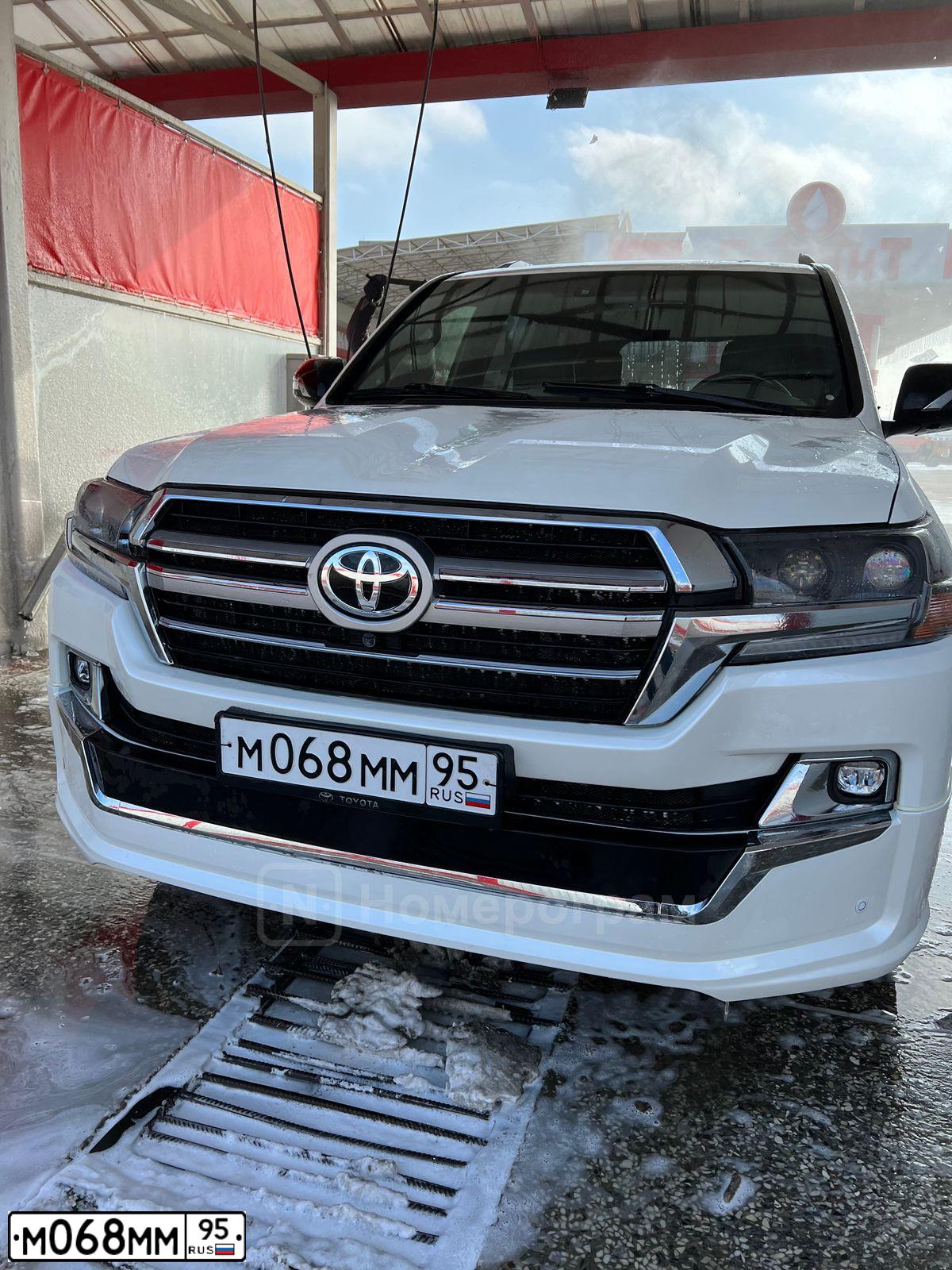 Фото автомобиля TOYOTA CAMRY, 2019 — госномер К095МС95. Цвет: ЧЕРНЫЙ МЕТАЛЛИК