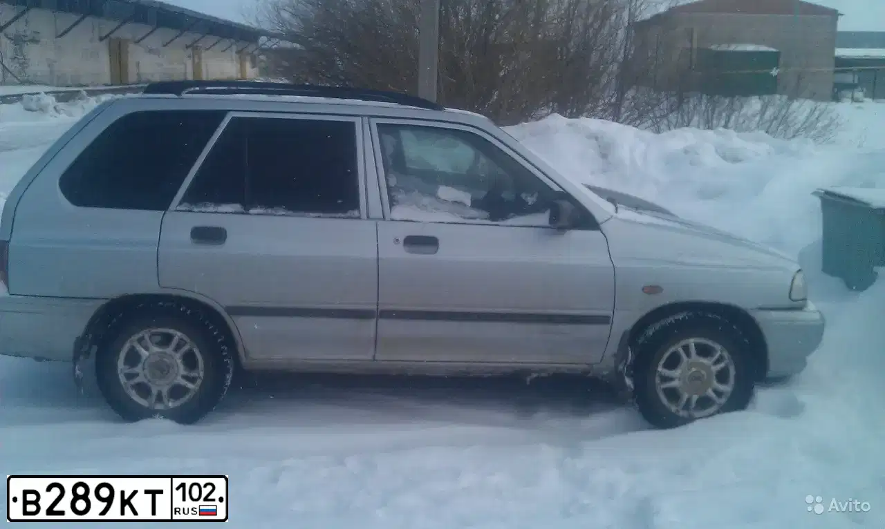 Фото автомобиля KIA PRIDE, 1999 — госномер Н547АЕ702. Цвет: БЕЛЫЙ (СЕРЕБРИСТЫЙ)
