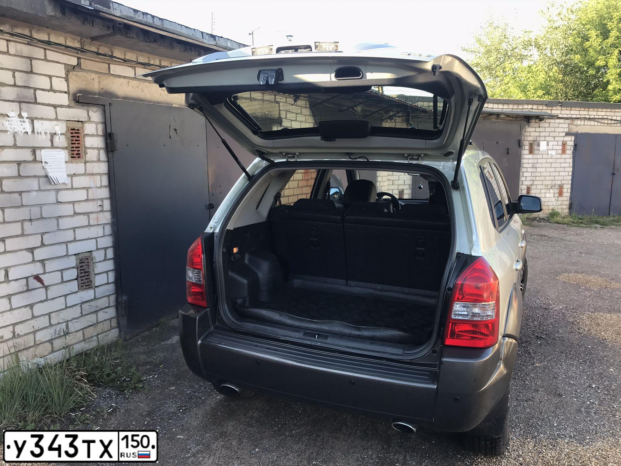 Фото автомобиля HYUNDAI TUCSON, 2008 — госномер У343ТХ150. Цвет: СЕРЕБРИСТЫЙ